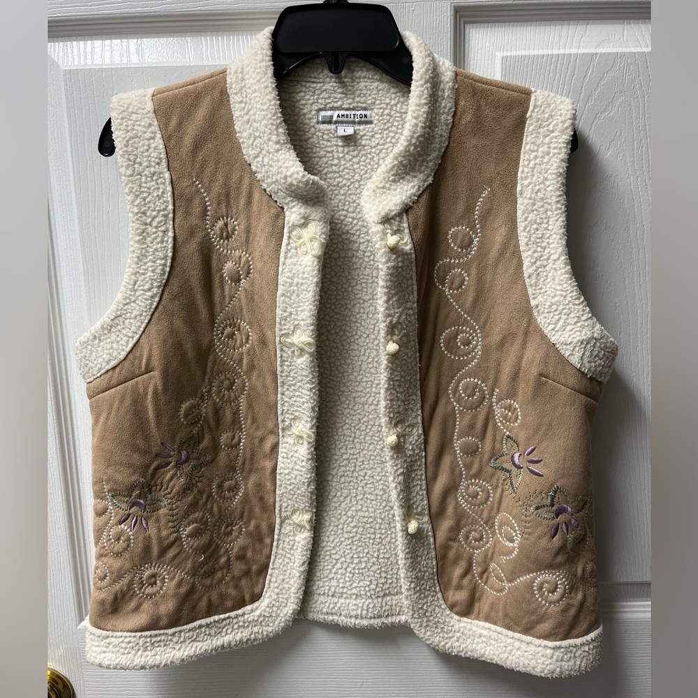 Women’s Sherpa Vest